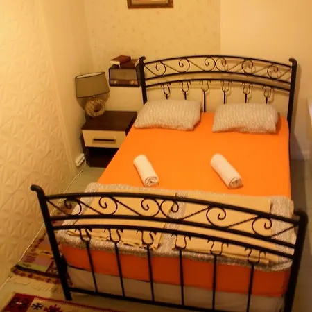 Levanten Hostel *
