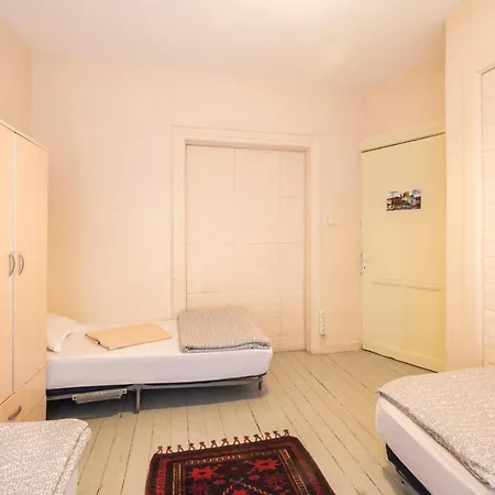 Levanten Hostel *