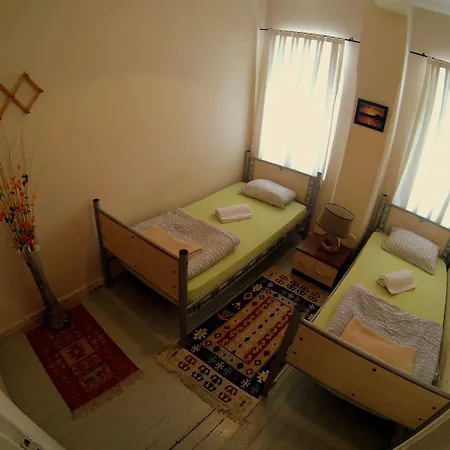 Levanten Hostal *